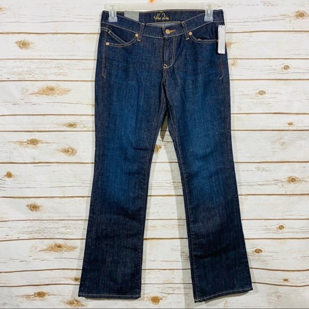 Old navy the diva women's lowest rise boot cut short jeans‎ size 4 short